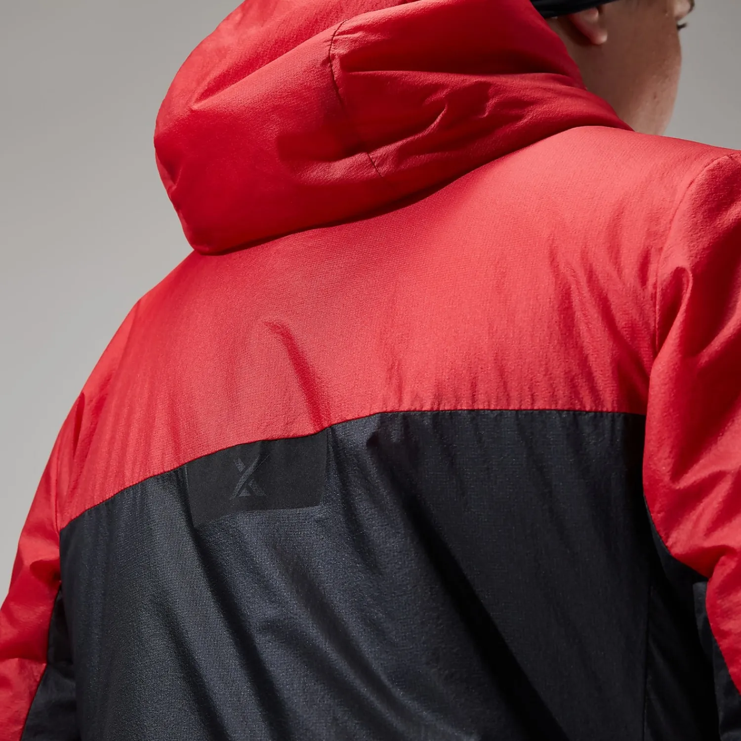 Berghaus MTN Arete Synthetischer Hoodie für Damen - Rot/Schwarz-Damen Isolierend | Lightweight